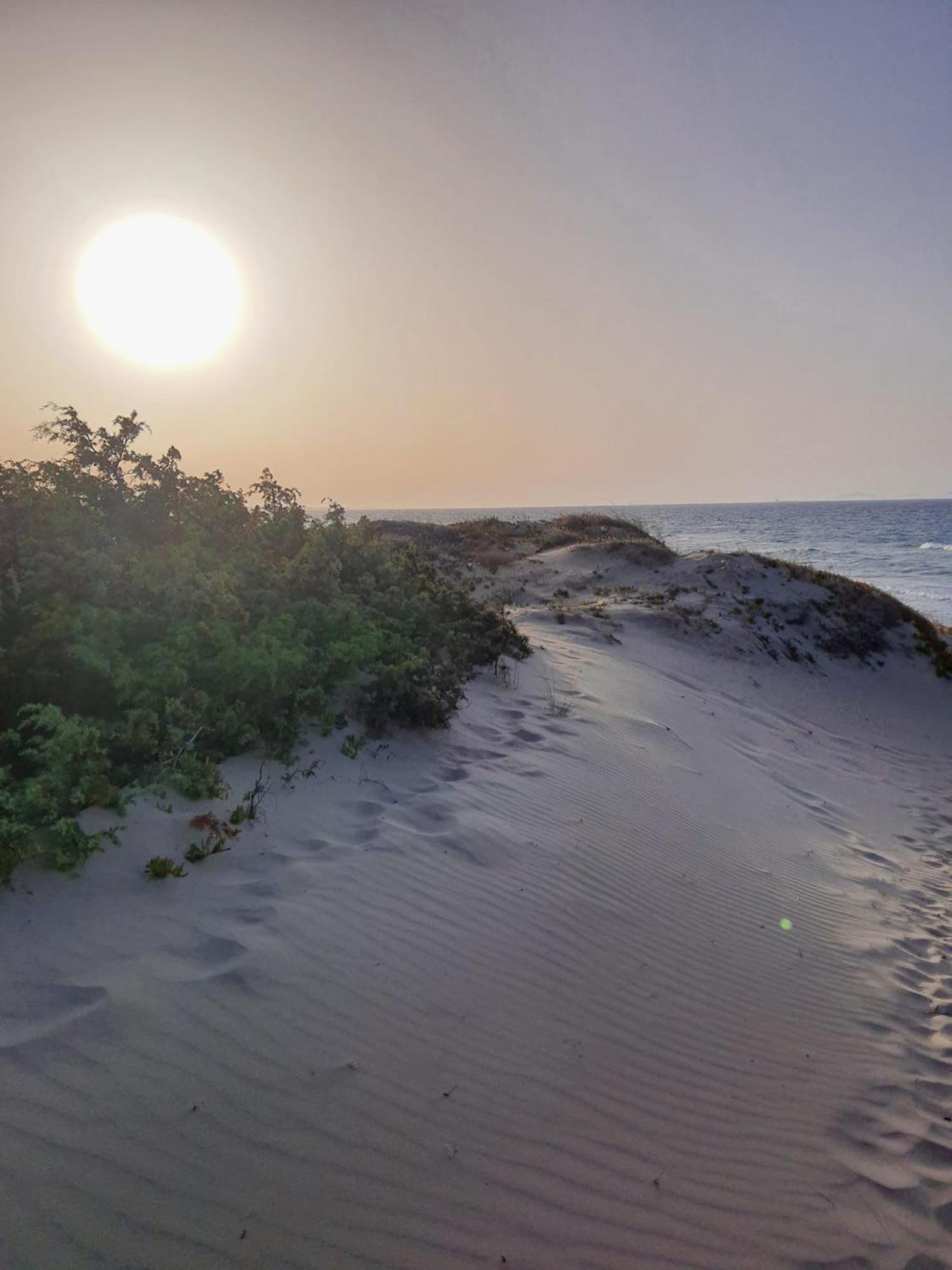 Il Tramonto Sulle Dune Badesi Eksteriør billede