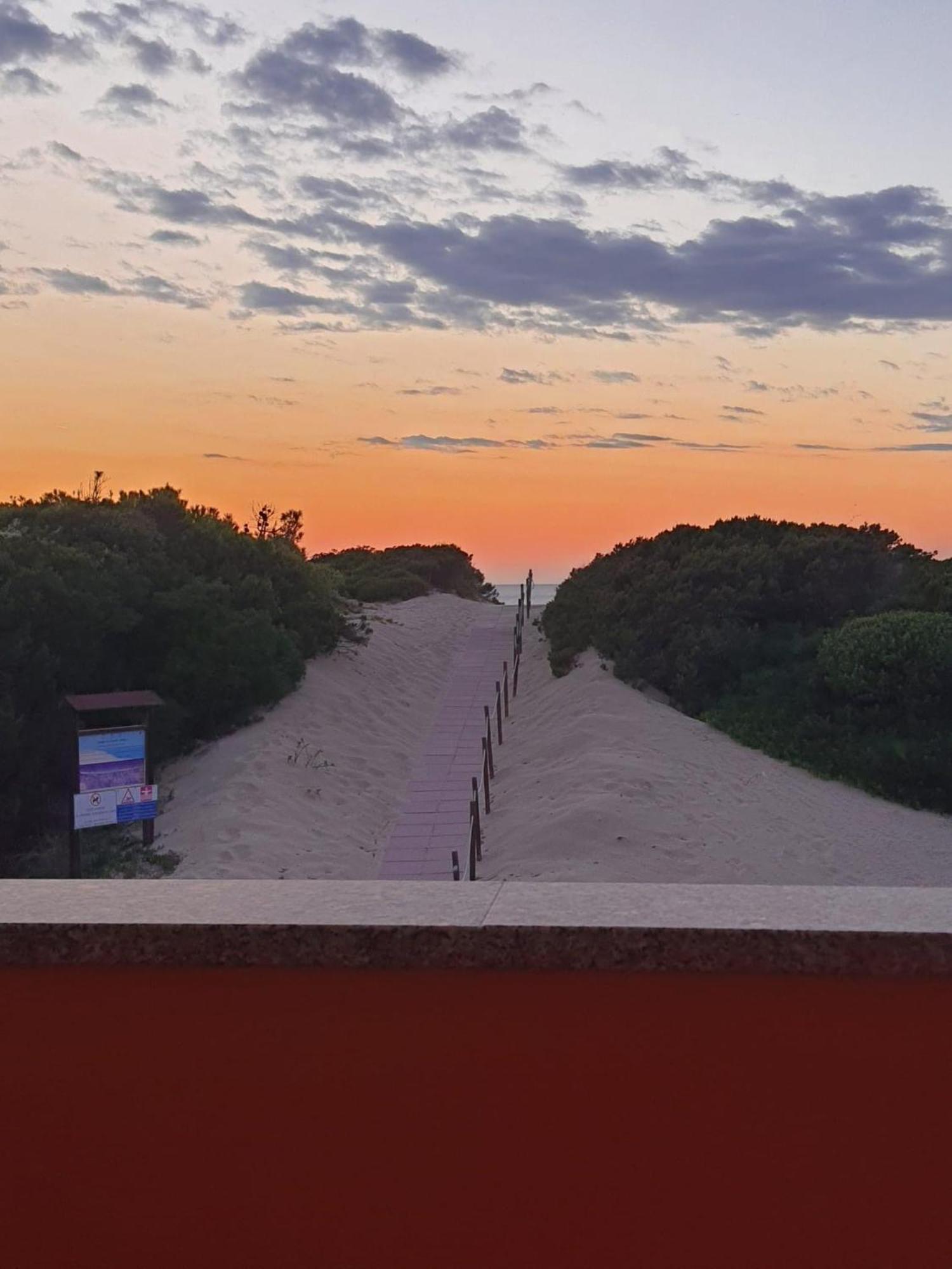 Il Tramonto Sulle Dune Badesi Eksteriør billede